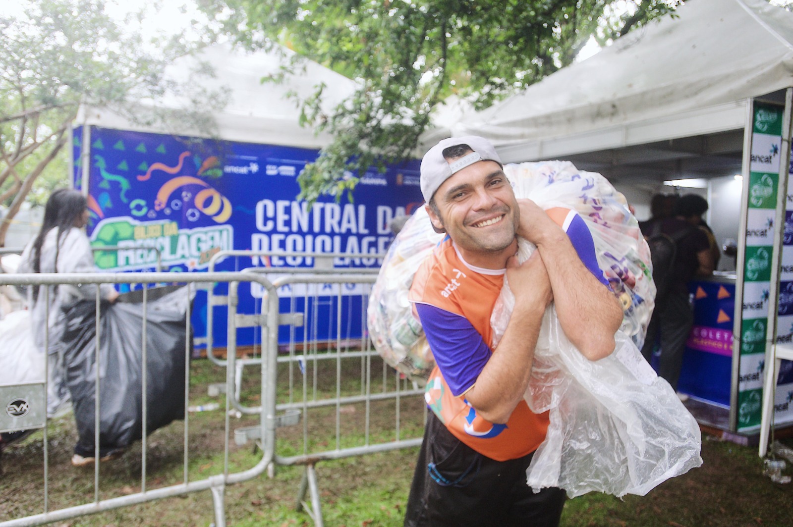 Vista aérea de área urbana com edifícios e vias