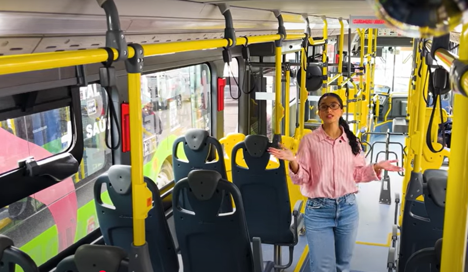 Interior de ônibus elétrico de São Paulo.