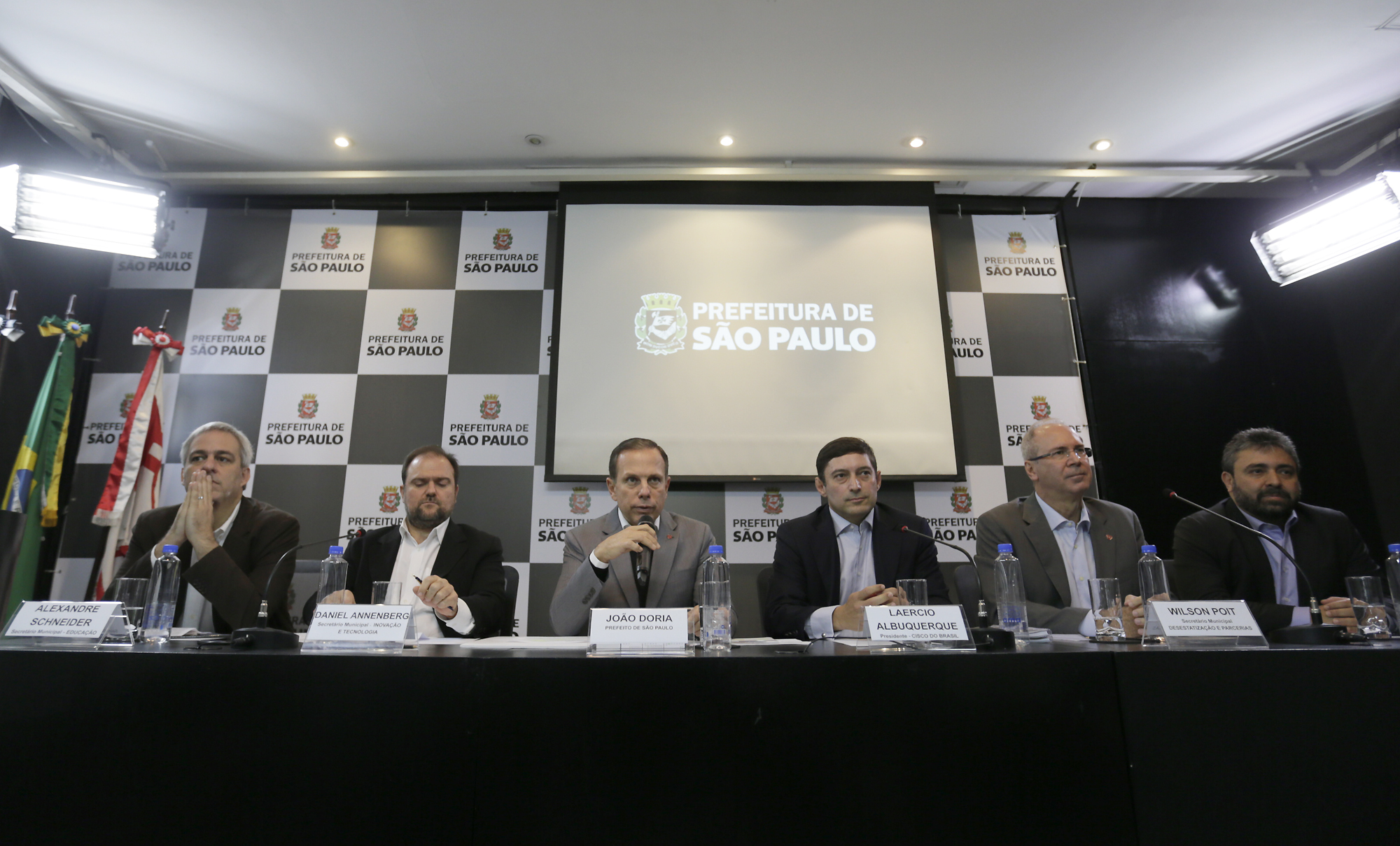 1081050-Coletiva de Imprensa sobre doação para o projeto EDUCAÇÃO DIGITAL
