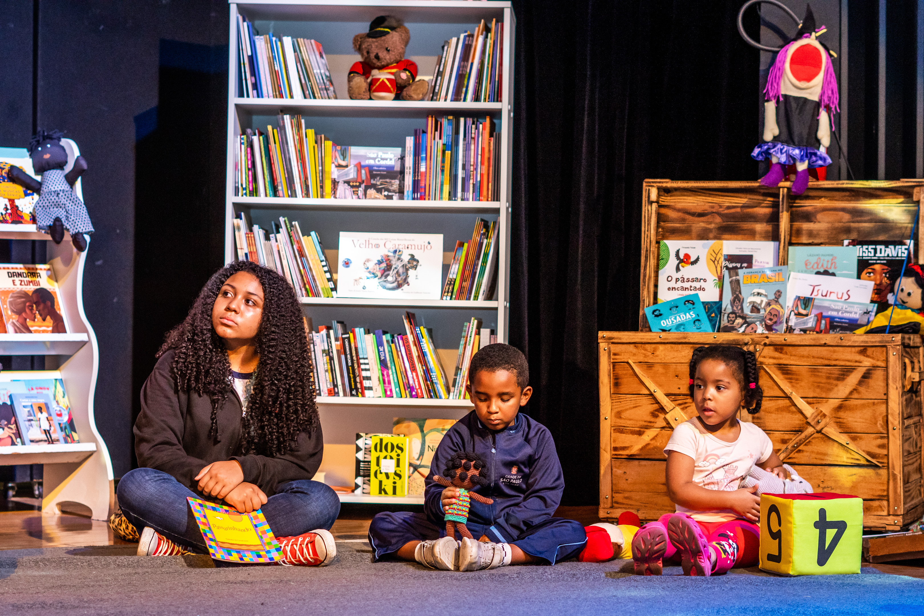 1150358-Entrega dos Livros do Programa Minha Biblioteca”