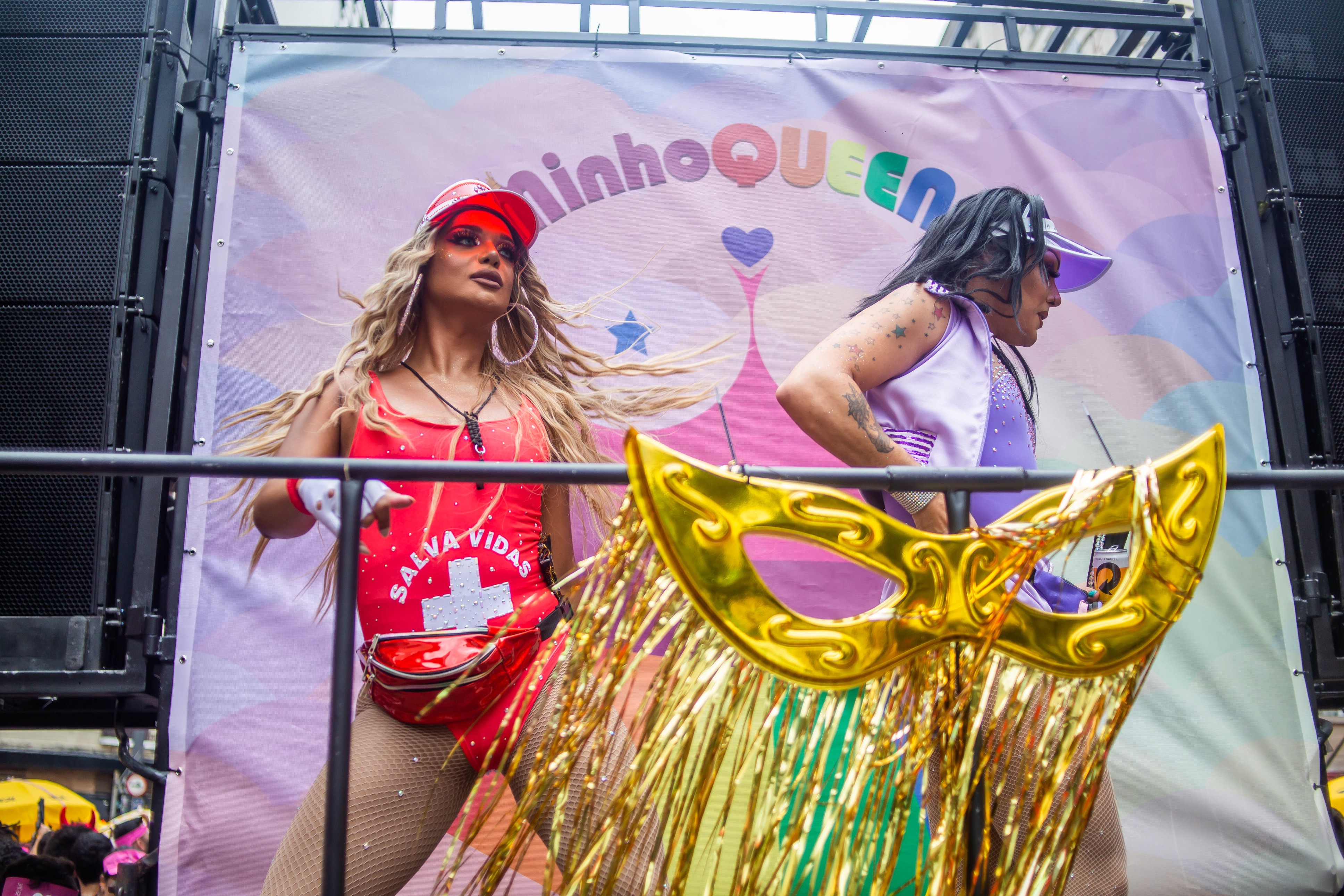 1196608-Bloco Minhoqueens