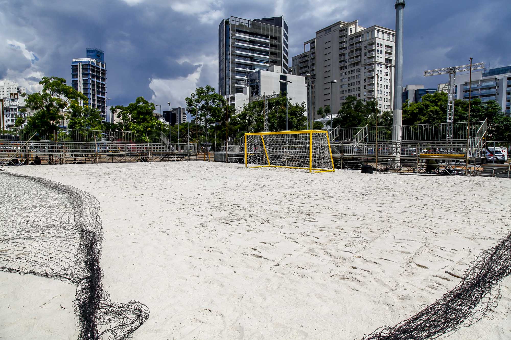 1263658-Virada Esportiva - Finalização da quadra multiuso de areia no Largo da Batata