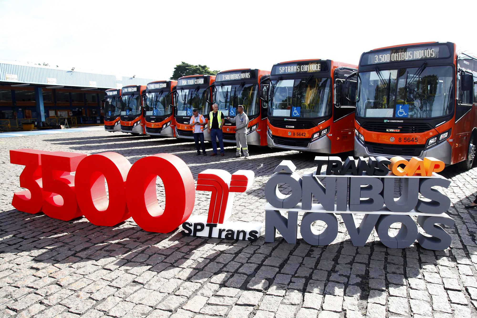 1473247-Entrega de novos ônibus para renovação de frota