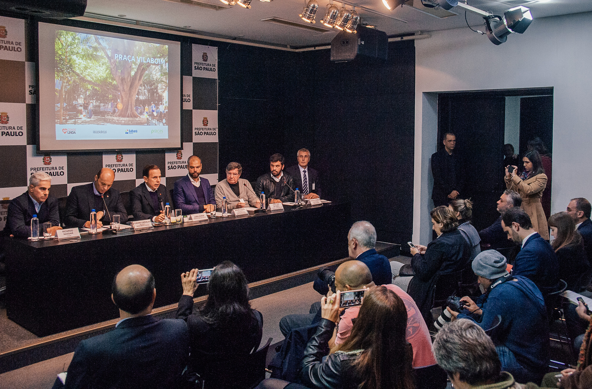 798026-Coletiva de Imprensa – Anúncio da recuperação das PRAÇAS VILABOIM e BUENOS AIRES