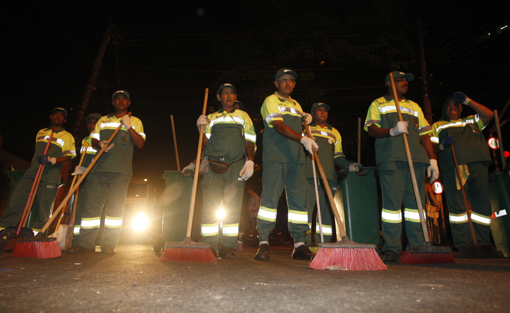 834013-Bloco da Limpeza - Largo da Batata