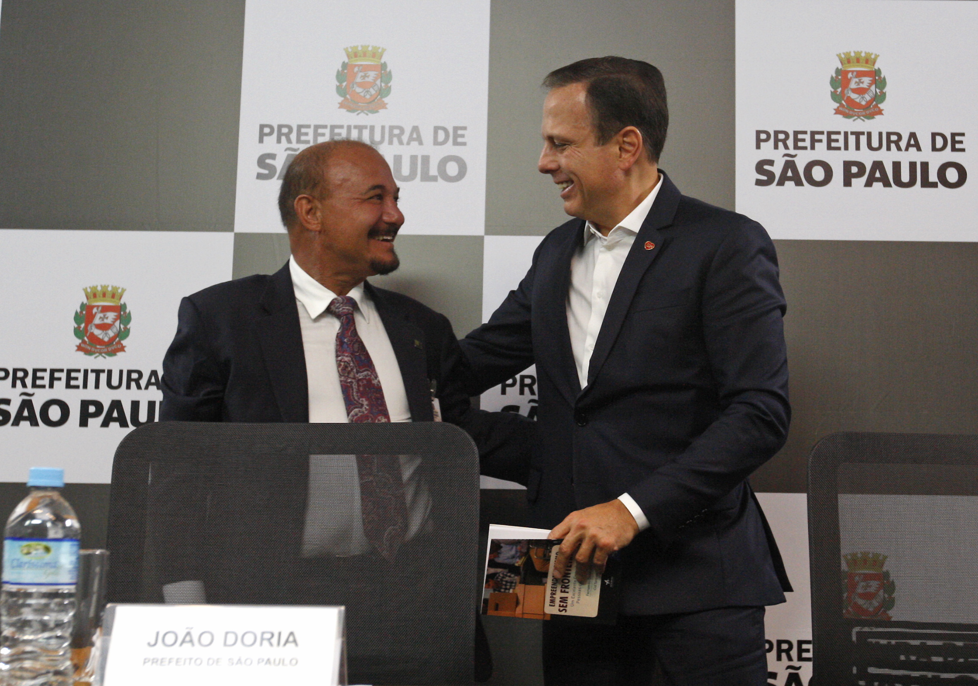 836317-Encontro com representantes do GRAAC para entrega do cheque do salário do prefeito de fevereiro, como doação