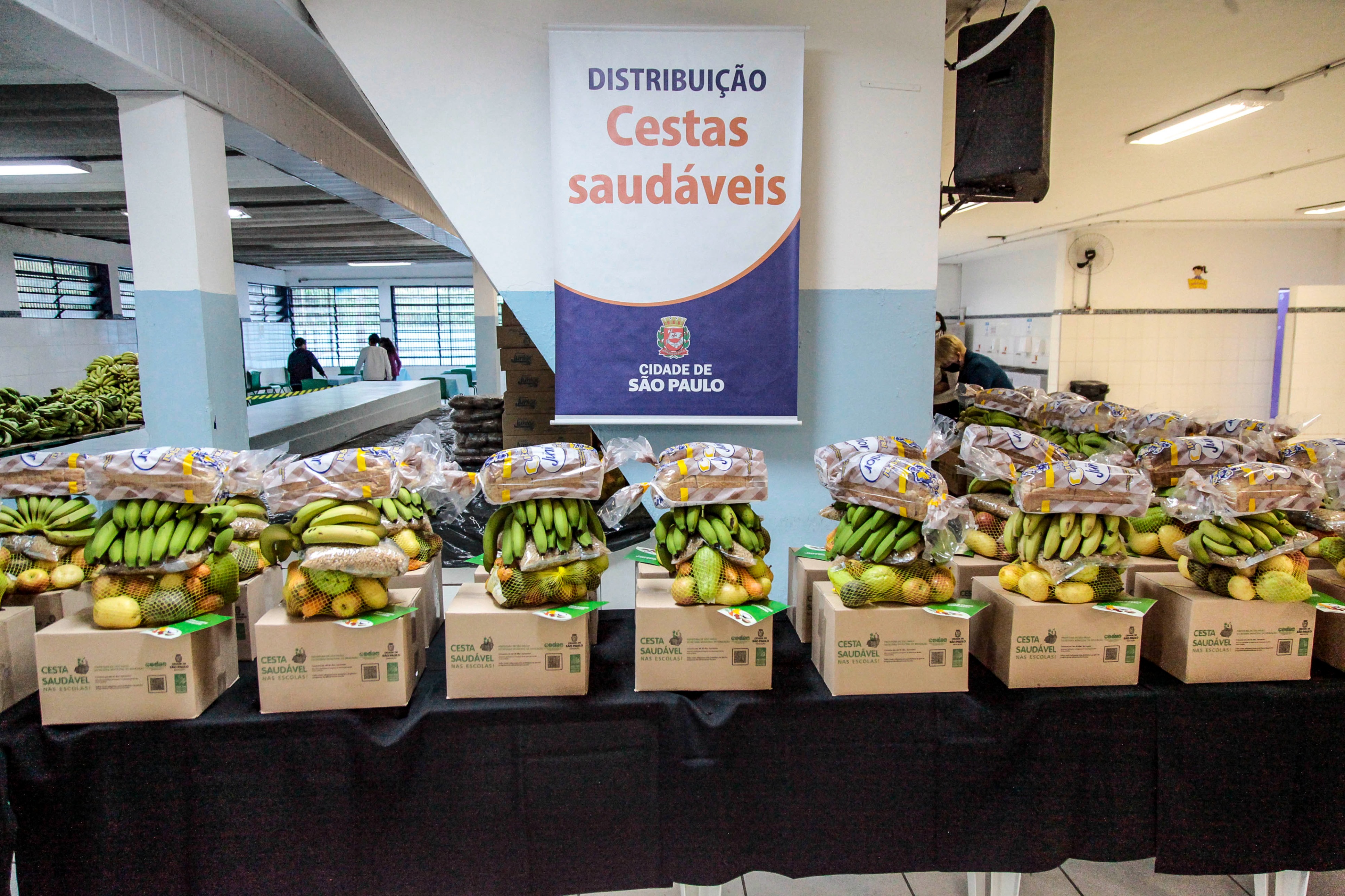 868827-Marca da Entrega de 15 Mil Notebooks e Distribuição de Cestas Saudáveis
