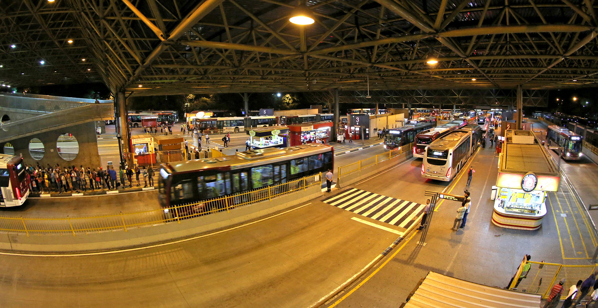 873983-VIAGEM DE ÔNIBUS DO TERMINAL CAPELINHA PARA O TERMINAL BANDEIRA. FOTO: FÁBIO ARANTES/SECOM