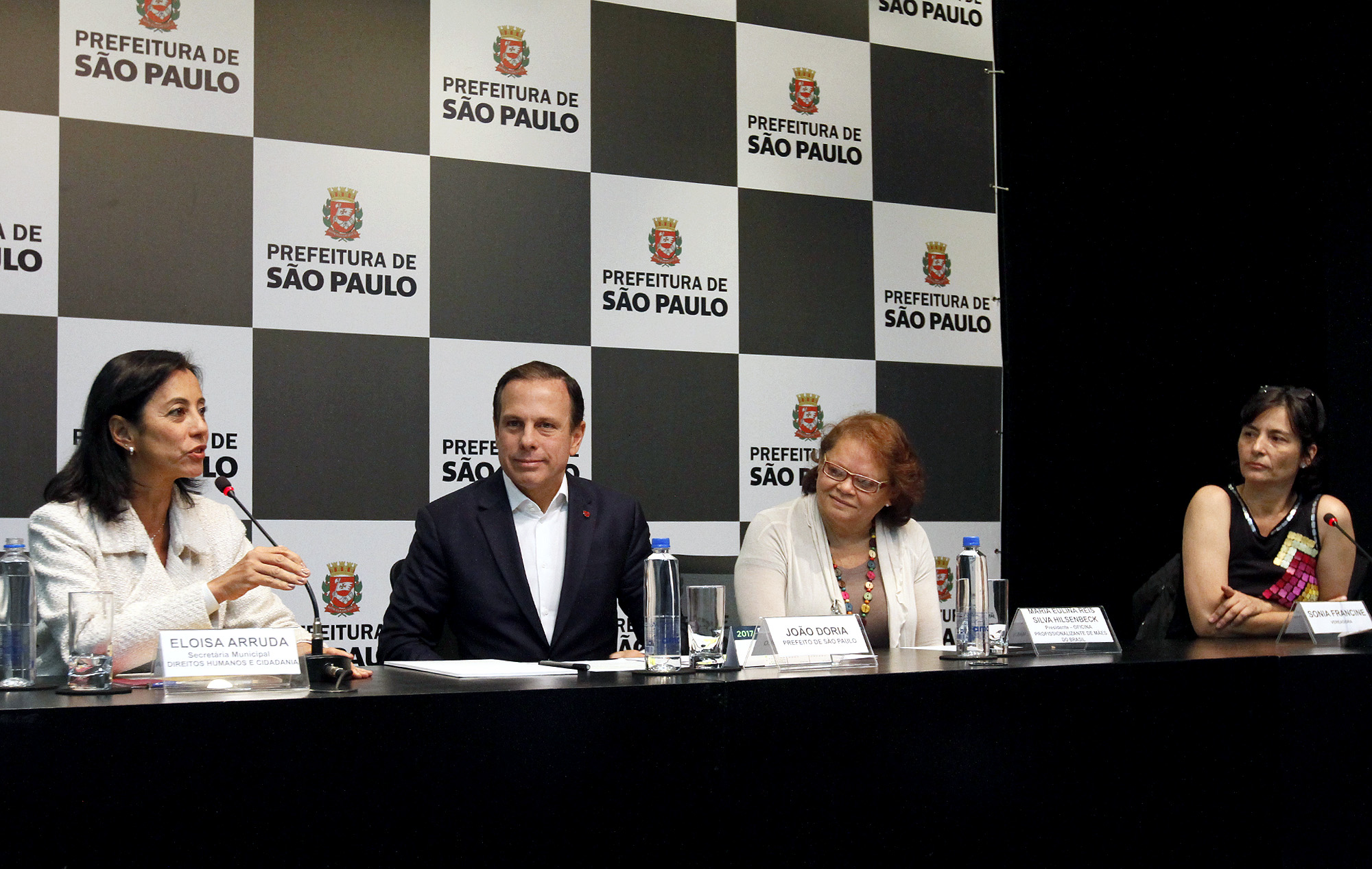 884866-Doação de Salário ao Clube de Mães do Brasil