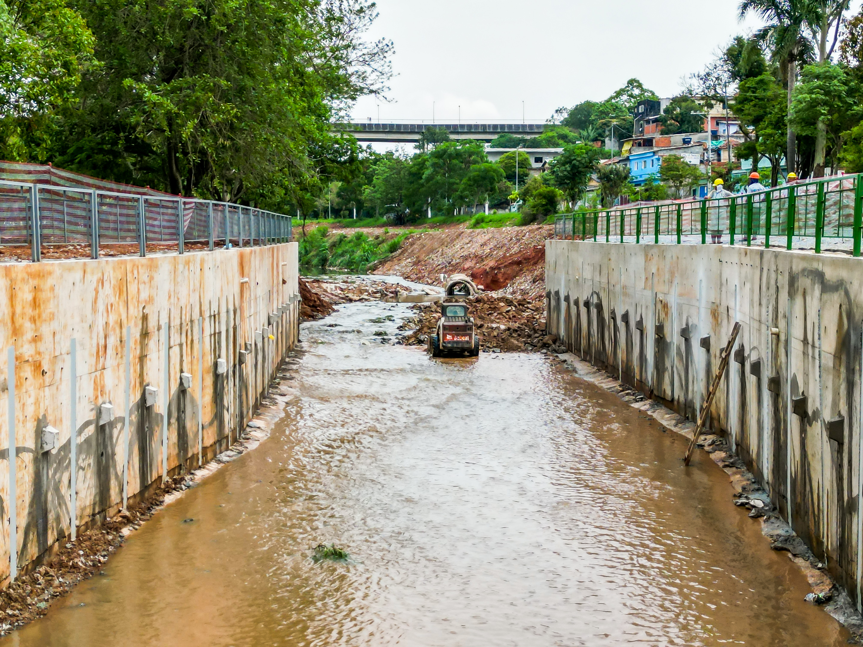 965731-Visita às Obras de Contenção das Margens e Serviços Complementares do Córrego do Rio Verde