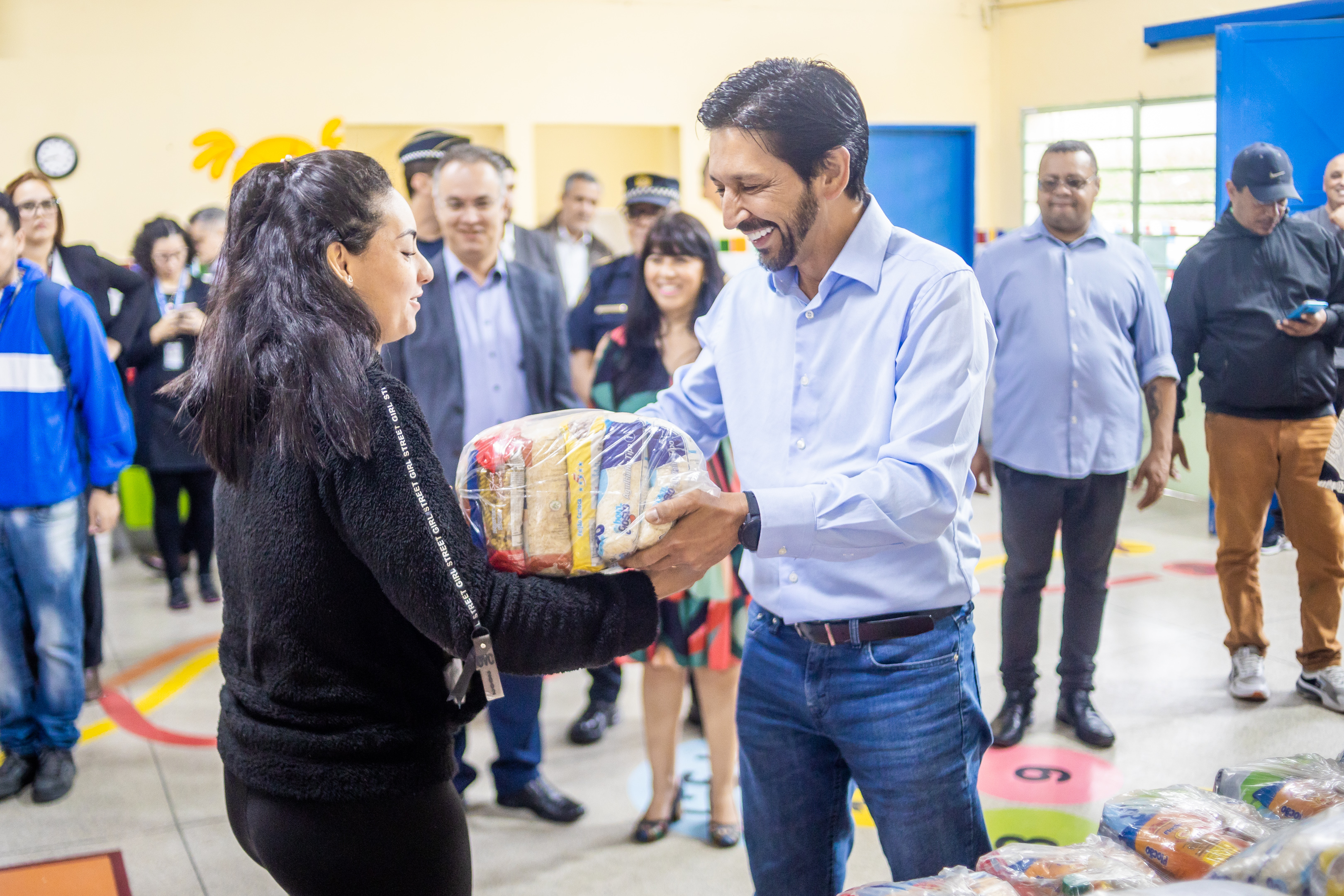 1054012-Entrega de Cestas Básicas na EMEI Vila Ema