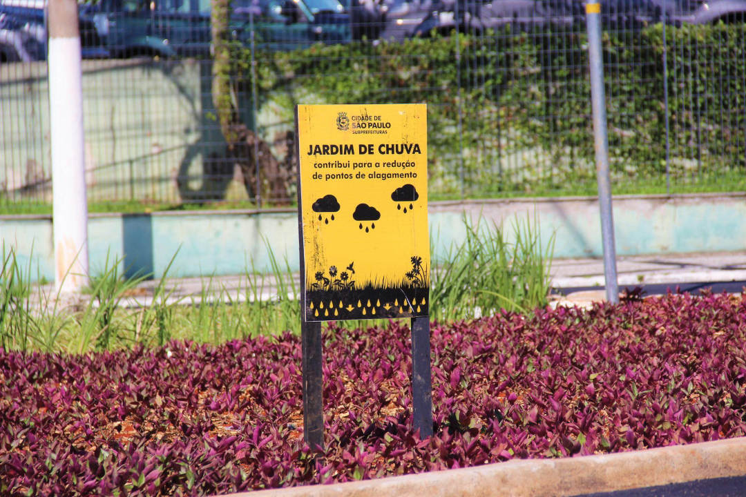 imagem de placa de jardim de chuva