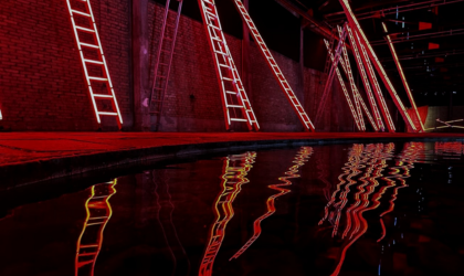   A imagem mostra Luna e seus amigos no espaço.