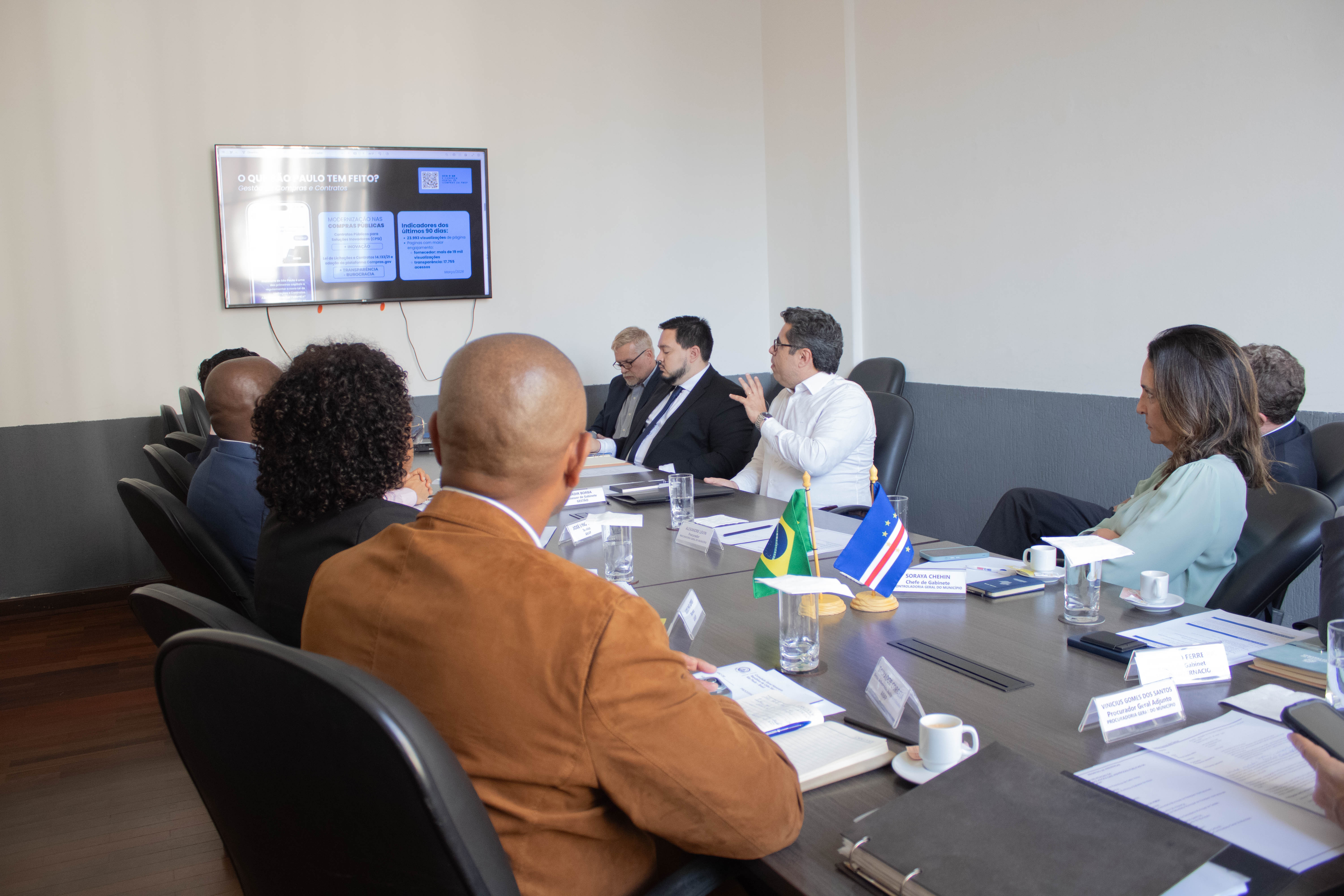 Reunião entre integrantes da Prefeitura de São Paulo e representantes de Cabo Verde