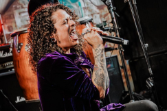 Julio Mano e os Vagalumes Elétricos faz mistura eclética de estilos musicais no rock de quebrada (Foto/Divulgação)
