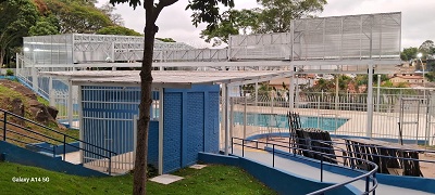 Area externa da piscina Centro Esportivo Jardim Celeste.