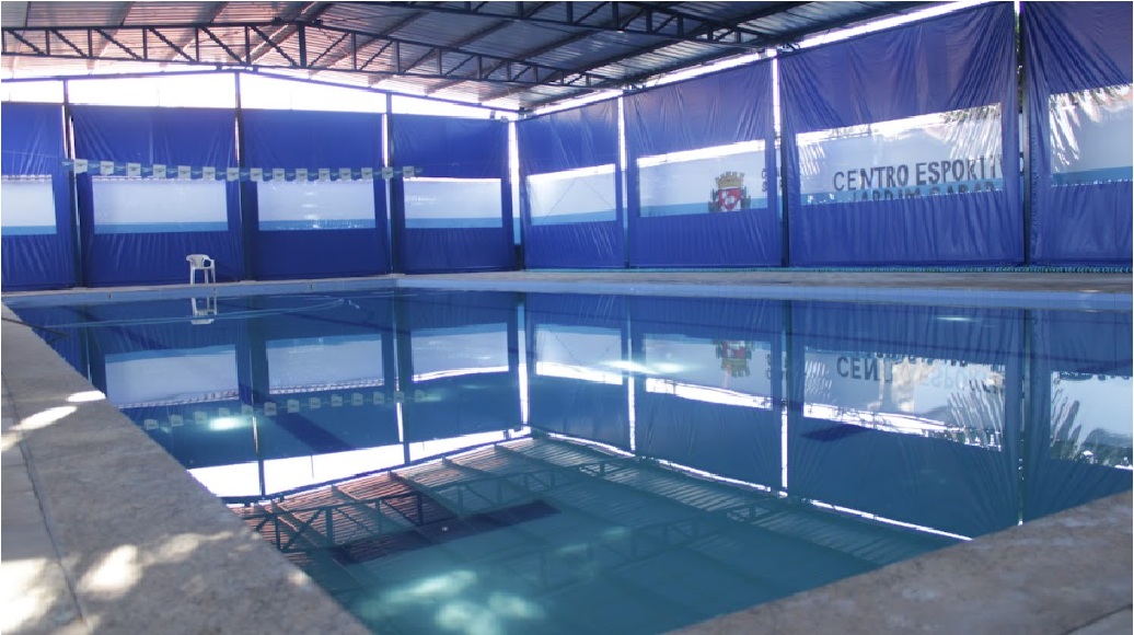 Piscina coberta Centro Esportivo Jardim Sabará.