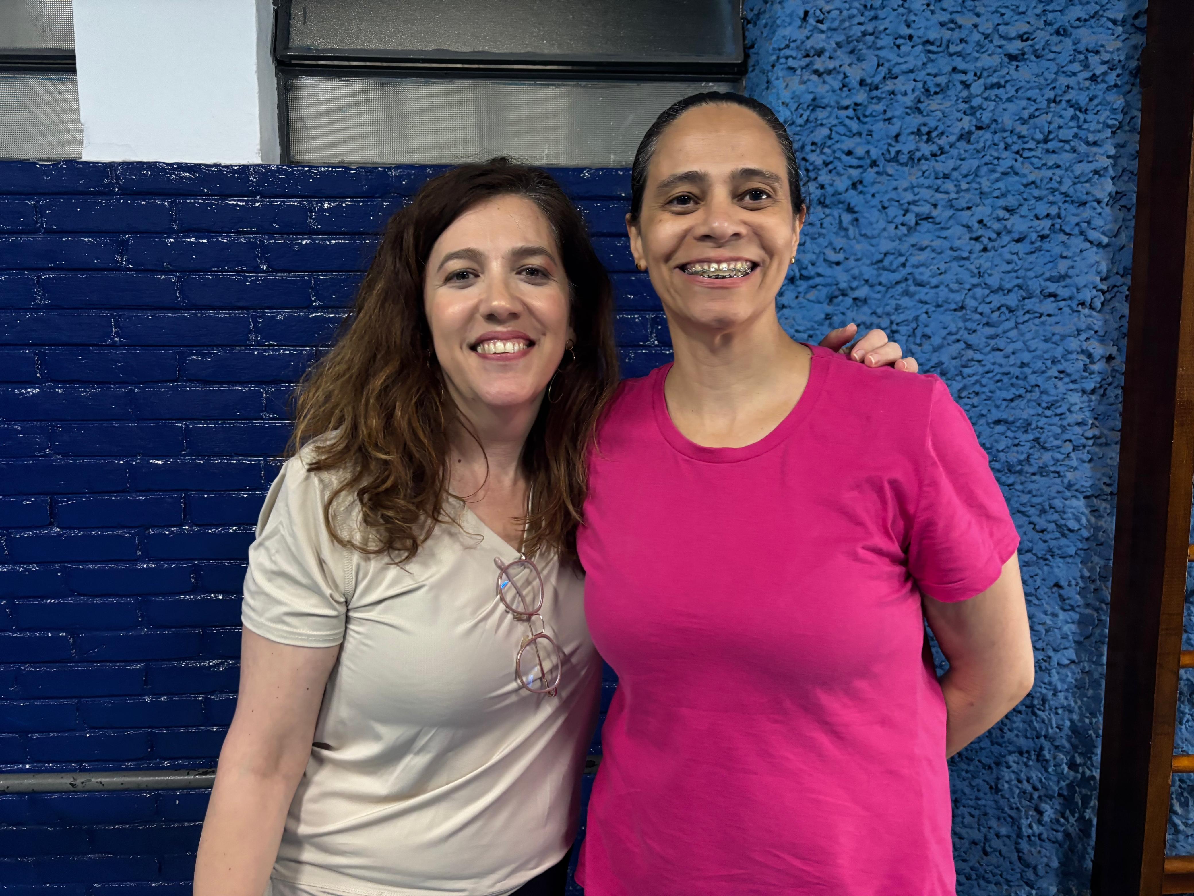 Na imagem, professora e aluna de tango.