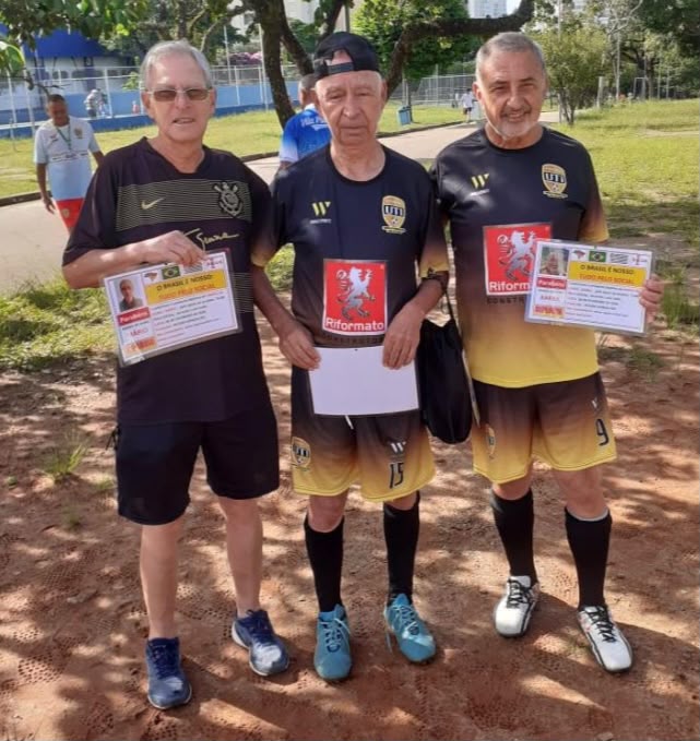 Na imagem, Vovô da várzea e amigos.