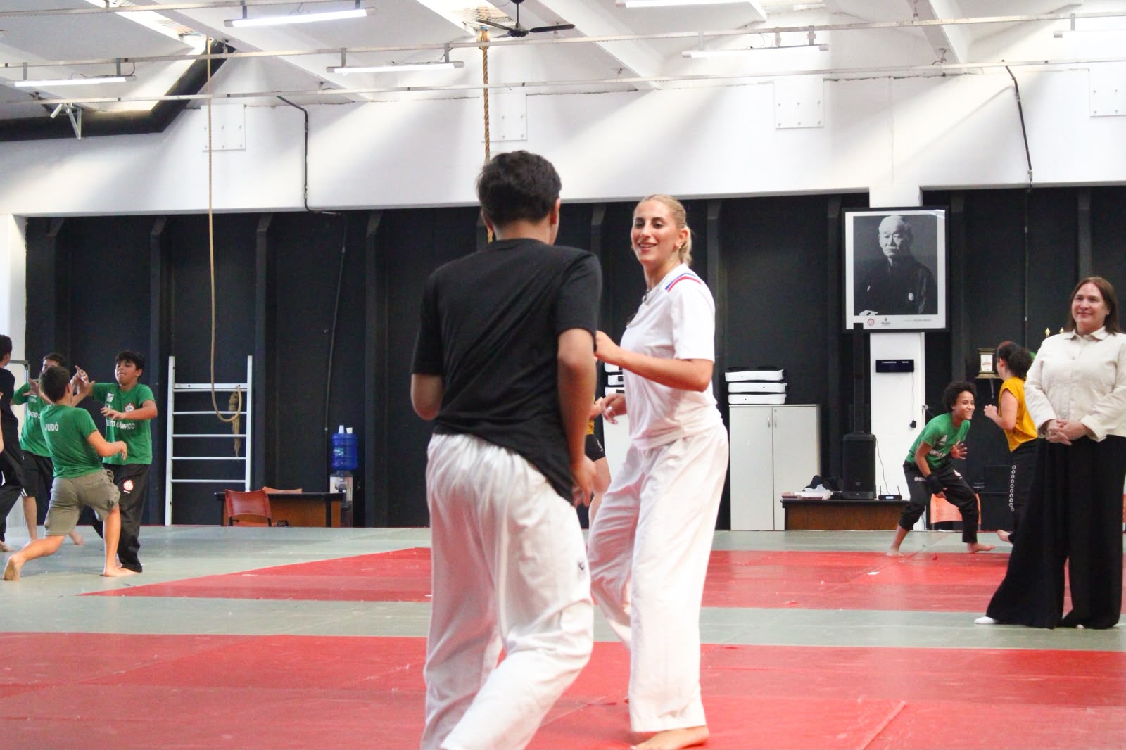 Na imagem, evento com atleta de taekwondo, Marzieh Hamidi.