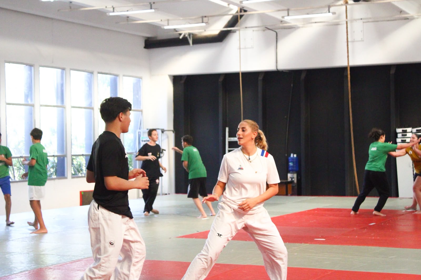 Na imagem, evento com atleta de taekwondo, Marzieh Hamidi.