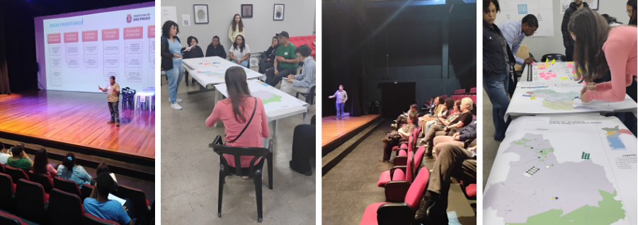 A imagem mostra quatro cenas de atividades públicas. Na primeira, uma pessoa apresenta slides em um palco para uma plateia sentada. Na segunda, um grupo se reúne ao redor de uma mesa com mapas, discutindo e fazendo anotações. Na terceira, o público observa uma apresentação em um auditório escuro. Na quarta, participantes escrevem e colam papéis coloridos sobre grandes mapas estendidos na mesa.