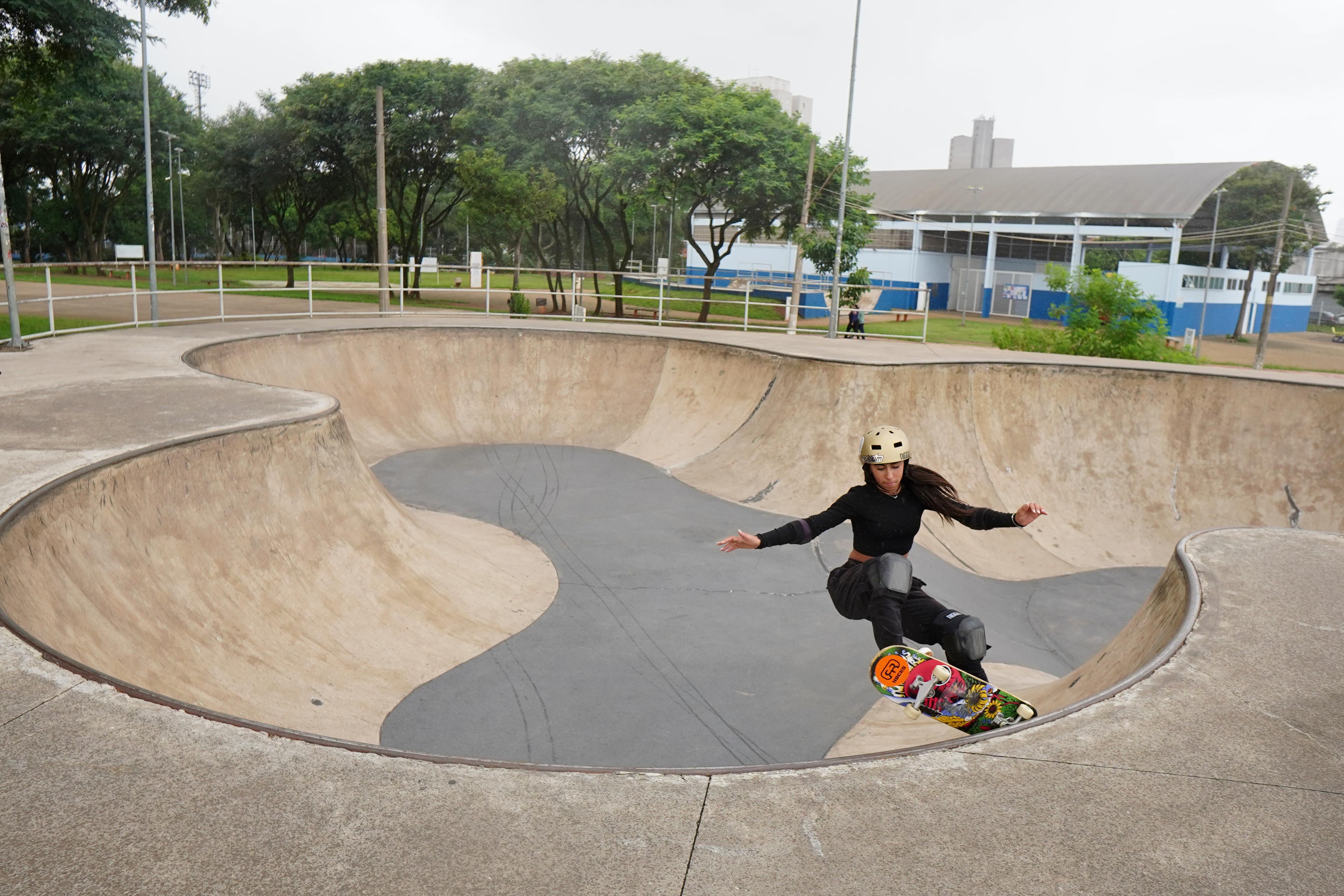 Fernanda Galdino treina na pista de Park do Centro de Esportes Radicais, no Bom Retiro