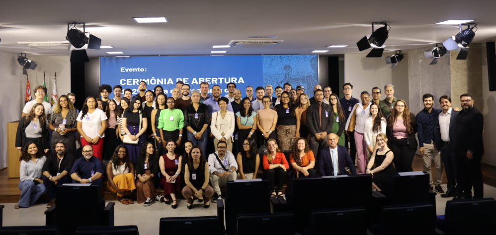 Foto coletiva ao final do evento com procuradores, residentes e servidores participantes.