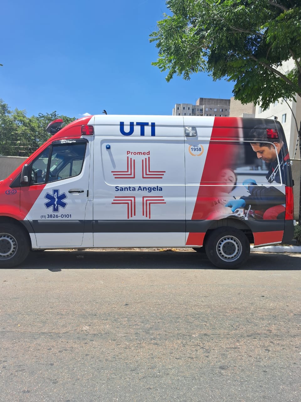 Foto de ambulância que estava presente no bloco