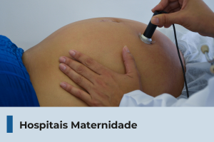 A imagem mostra um exame de ultrassom em uma paciente grávida