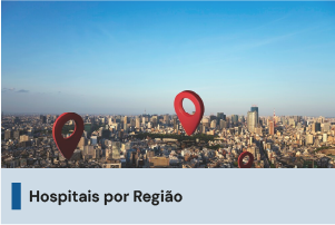 A imagem mostra uma cidade com prédios e símbolos de localização em vermelho e um texto escrito 