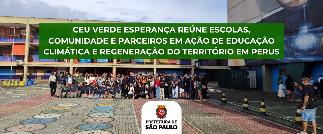 Imagem das pessoas que participaram do evento alinhadas em frente ao CEU Perus. 